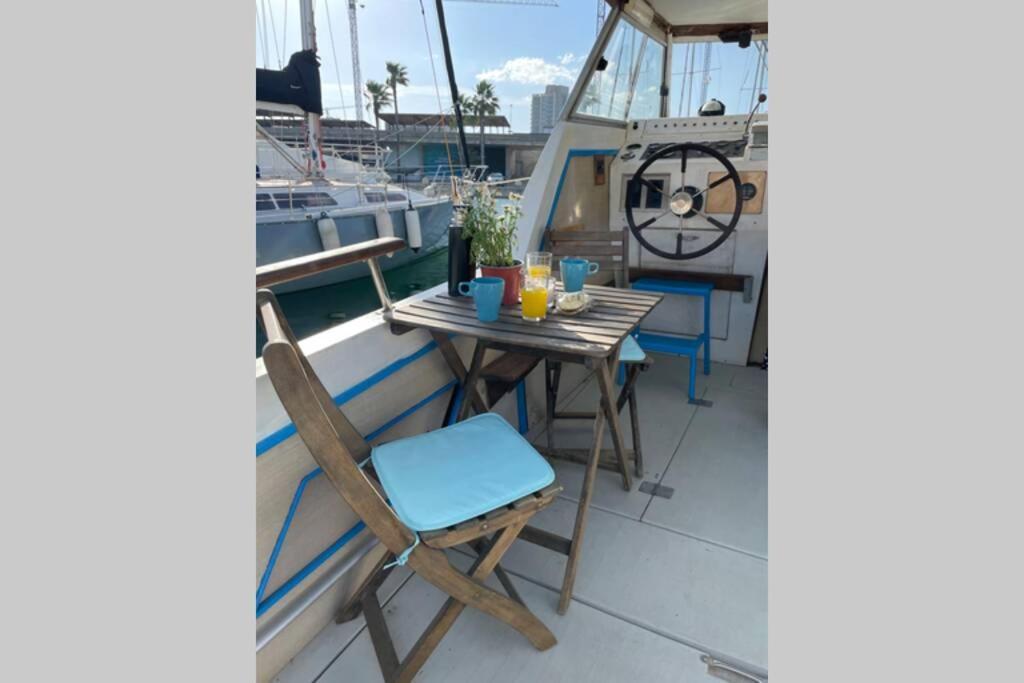 圣阿德里安-德贝索斯 Beautiful 70S Vintage Yacht Boat In Barcelona酒店 外观 照片