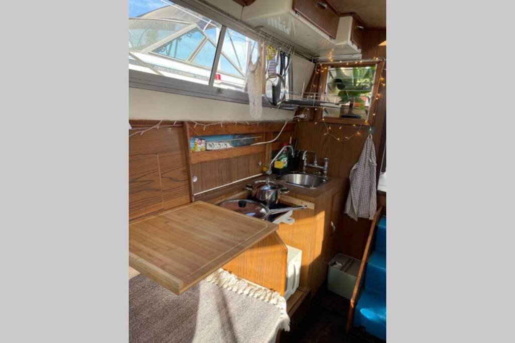 圣阿德里安-德贝索斯 Beautiful 70S Vintage Yacht Boat In Barcelona酒店 外观 照片