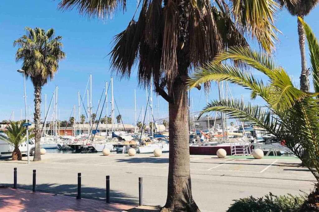 圣阿德里安-德贝索斯 Beautiful 70S Vintage Yacht Boat In Barcelona酒店 外观 照片